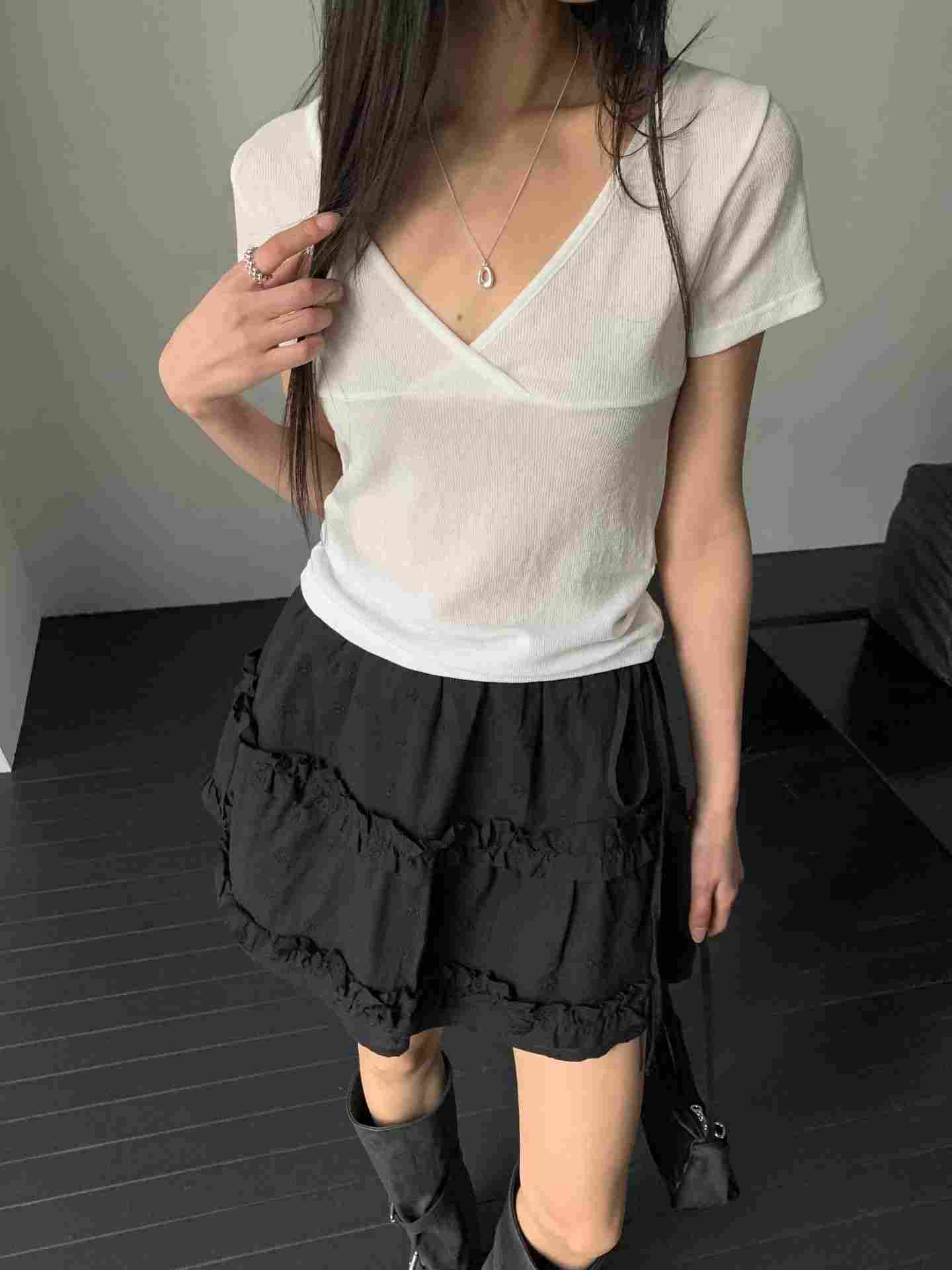 JUNO東大門直郵女士新款推薦人氣休閑熱賣26春夏時尚T恤V領JUNOT恤