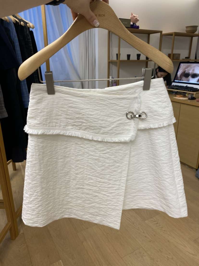 OVER RICH韓國東大門代購女裝新品推薦人氣26春夏，26夏季短裙OVER RICH短裙