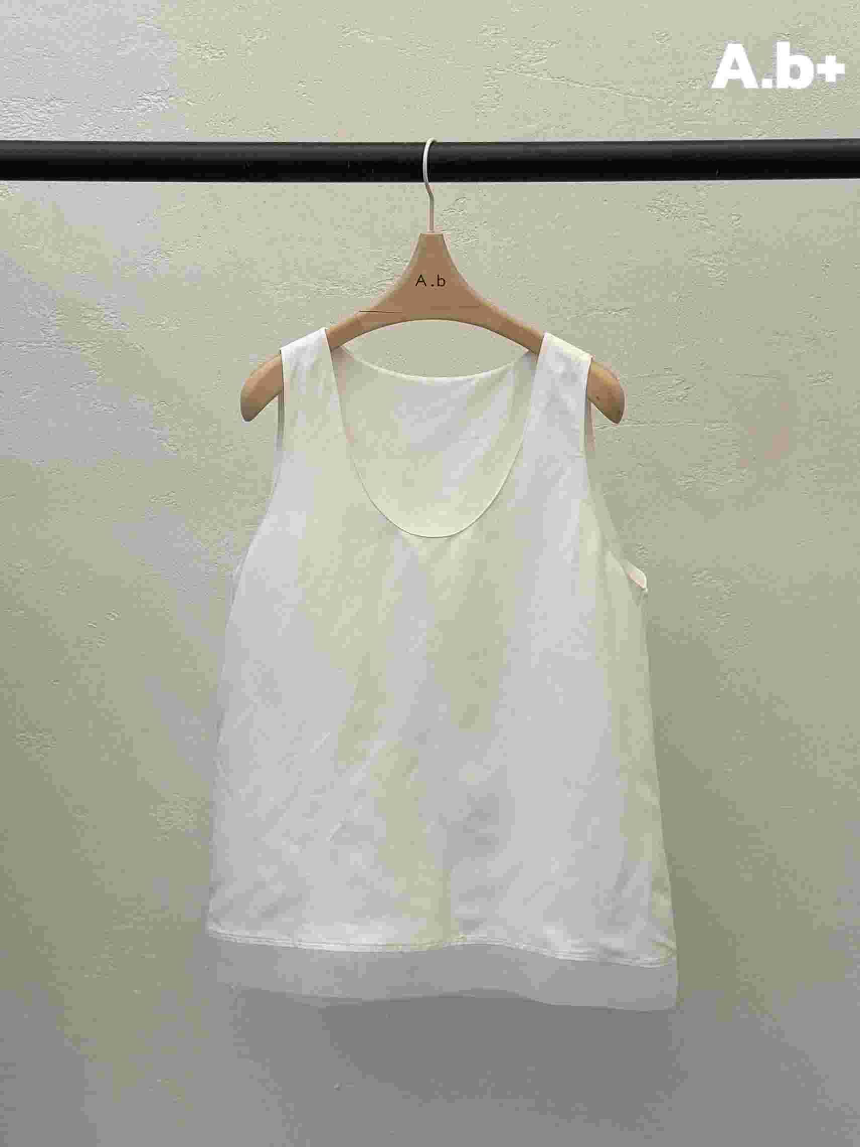 AUTUMN BEIGE PLUS韓國代購女裝新品職業熱賣26春夏，26夏季吊帶背心A.b/AUTUMN BEIGE吊帶/背心