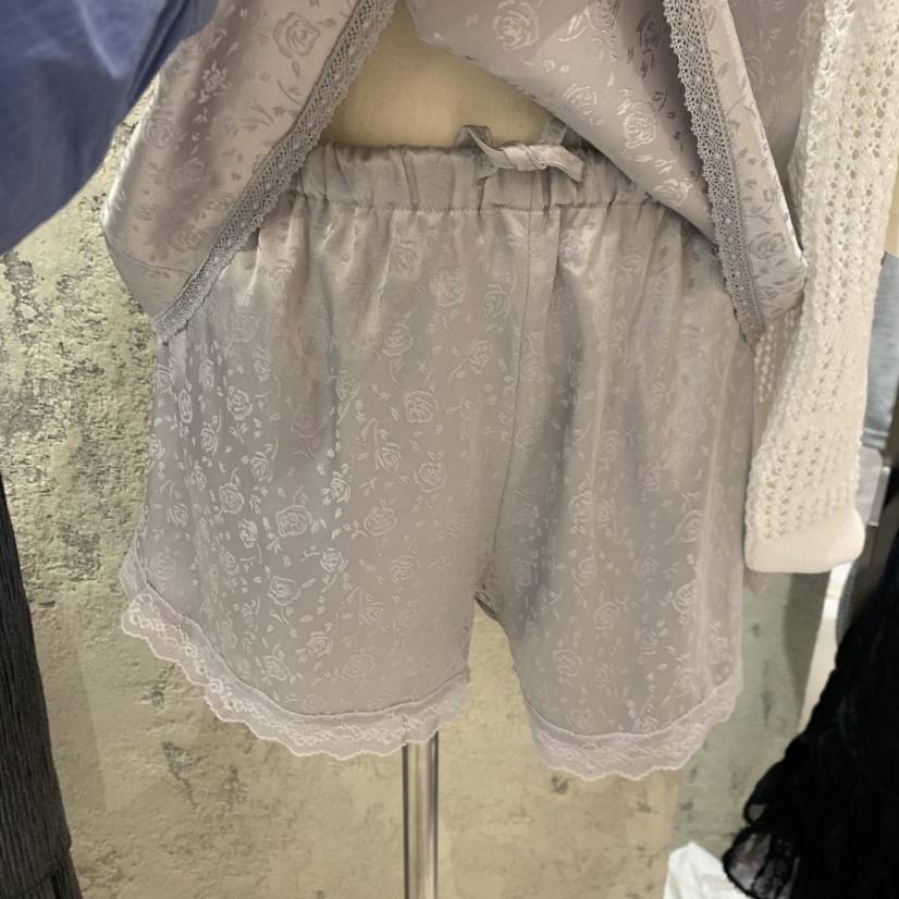 SOLD OUT韓國直郵女裝新款26夏季休閑26春夏短褲毛絨蕾絲SOLD OUT短褲