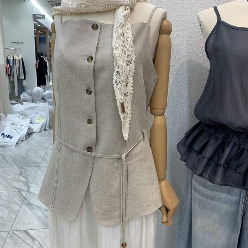 ALMOND PEPE東大門實拍女裝新品推薦真品人氣馬甲含腰帶ALMOND PEPE馬甲