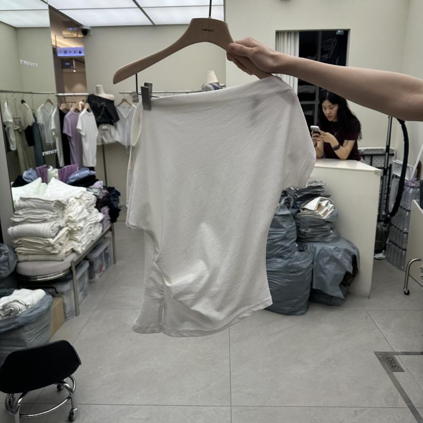 I MFACT韓國直郵實拍女裝新款職業時尚T恤不對稱褶皺露肩I MFACTT恤