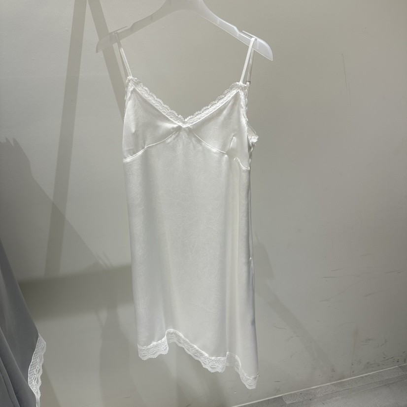 LOW MOMENT韓國代購女裝新品26春夏推薦時尚人氣休閑連衣裙LOW MOMENT連衣裙