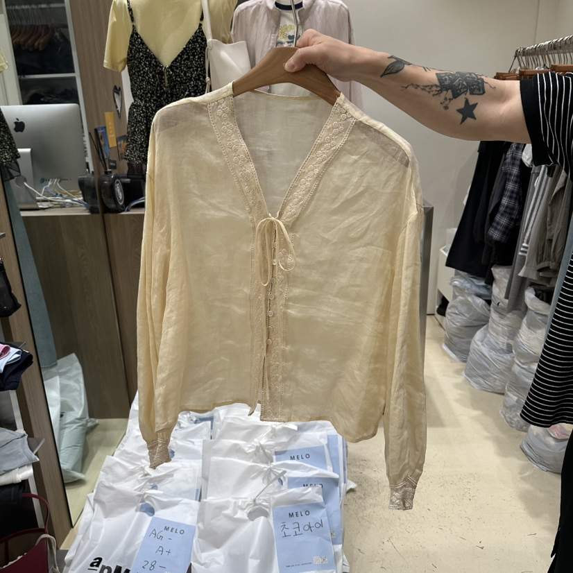 MELO東大門實拍韓國女裝新品職業休閑襯衫蕾絲衫蕾絲絲帶MELO襯衫/蕾絲衫