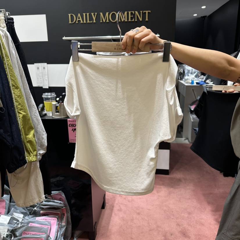 DAILY MOMENT韓國東大門直郵女士新品人氣熱賣26春夏T恤露肩DAILY MOMENTT恤