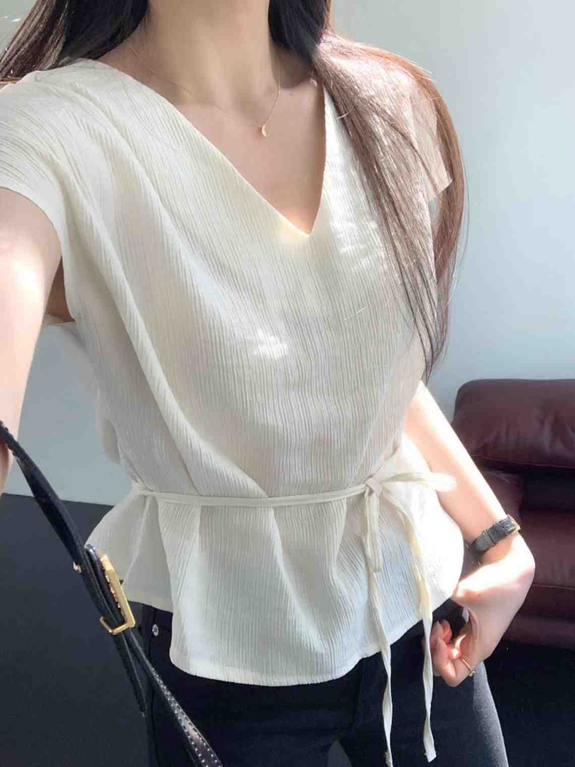 HERME東大門實拍韓國女裝新款26春夏26夏季襯衫蕾絲衫V領HERME襯衫/蕾絲衫