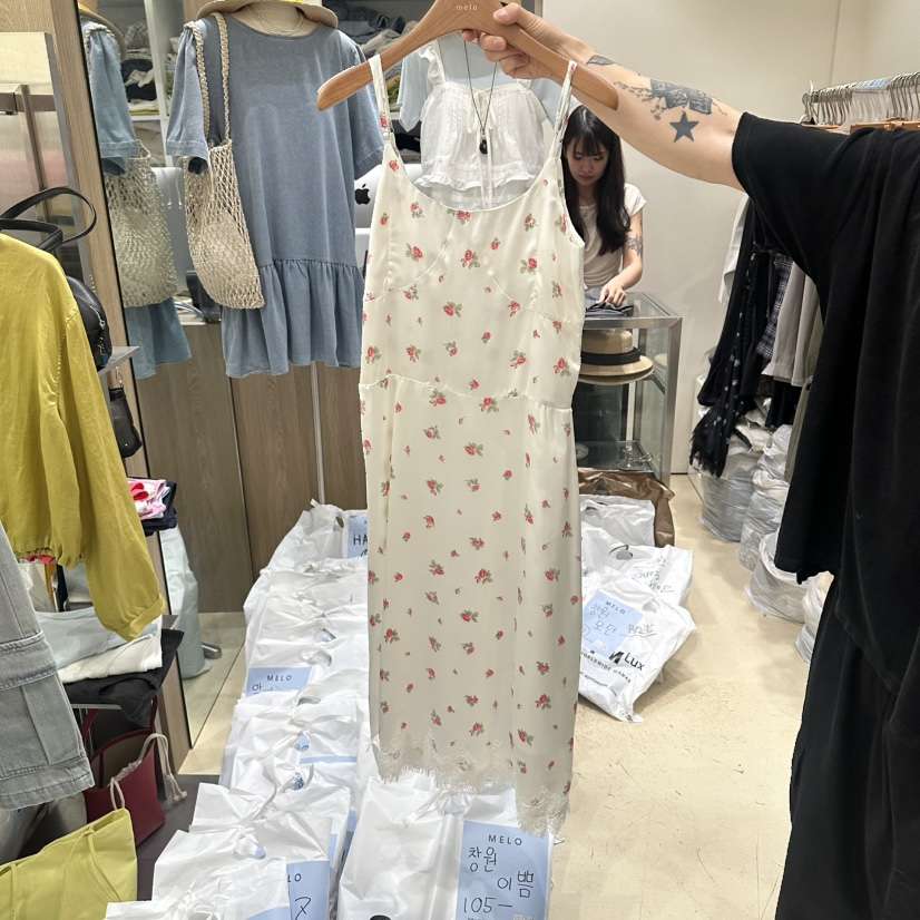 MELO東大門實拍韓國女裝新品人氣熱賣職業連衣裙花朵開衩MELO連衣裙