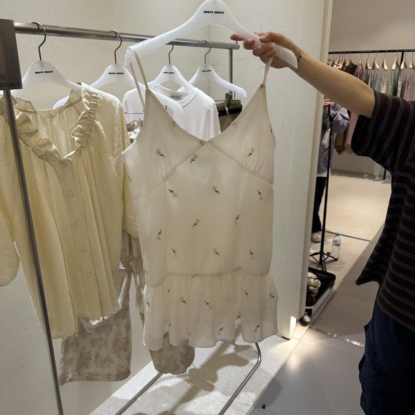 MOREMORE韓國直郵實拍女裝新款26夏季26春夏連衣裙刺繡絲綢more more連衣裙
