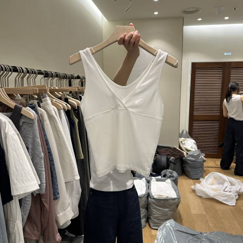 GILLI韓國直郵實拍女裝新品熱賣時尚人氣職業推薦吊帶背心GILLI吊帶/背心
