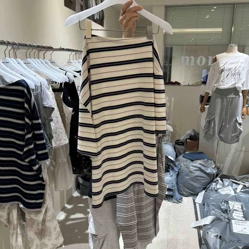 MOREMORE韓國直郵實拍女士新品人氣26夏季休閑T恤露肩條紋more moreT恤