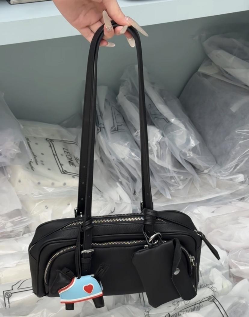 LEONIE韓國東大門直郵女裝新款熱賣職業單肩斜跨包不含飾品LEONIE單肩/斜跨包