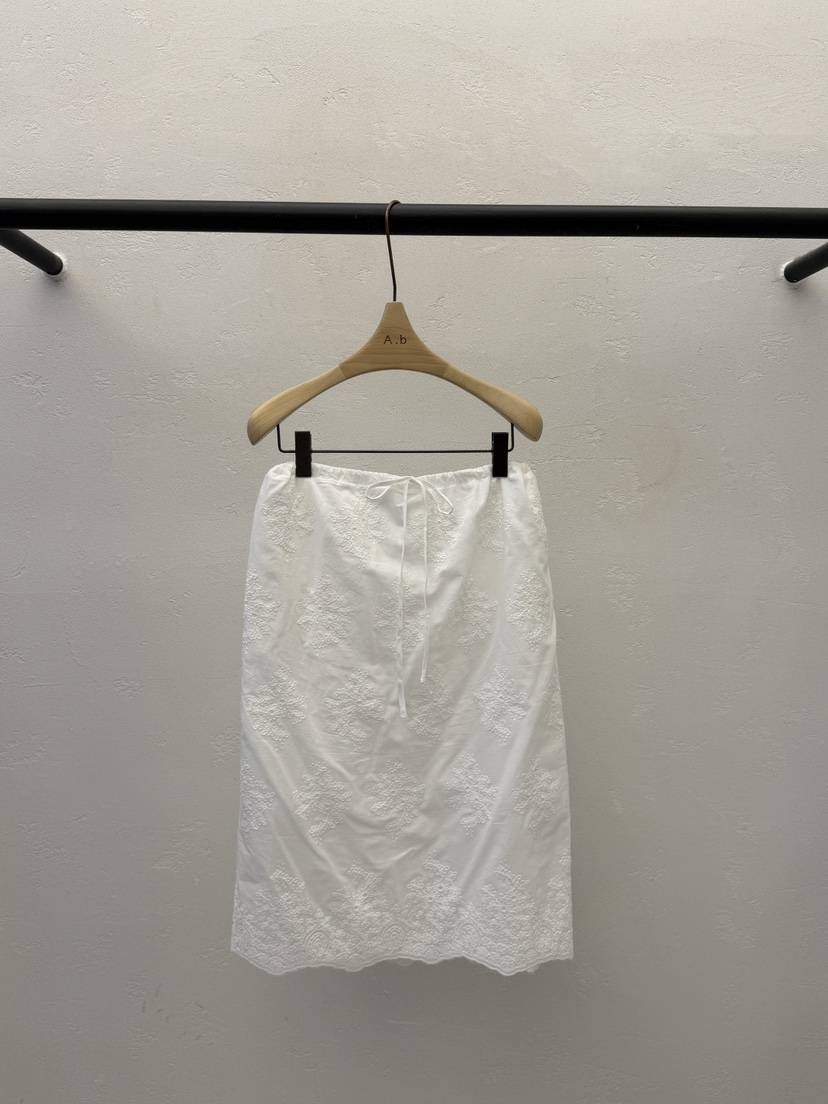 AUTUMN BEIGE-Q韓國東大門直郵女士新品休閑半身裙中短裙刺繡A.b/AUTUMN BEIGE半身裙/中短裙