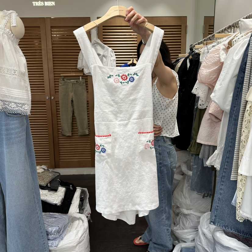 TRES BIEN韓國東大門直郵女裝新品推薦休閑職業連衣裙刺繡TRES BIEN連衣裙