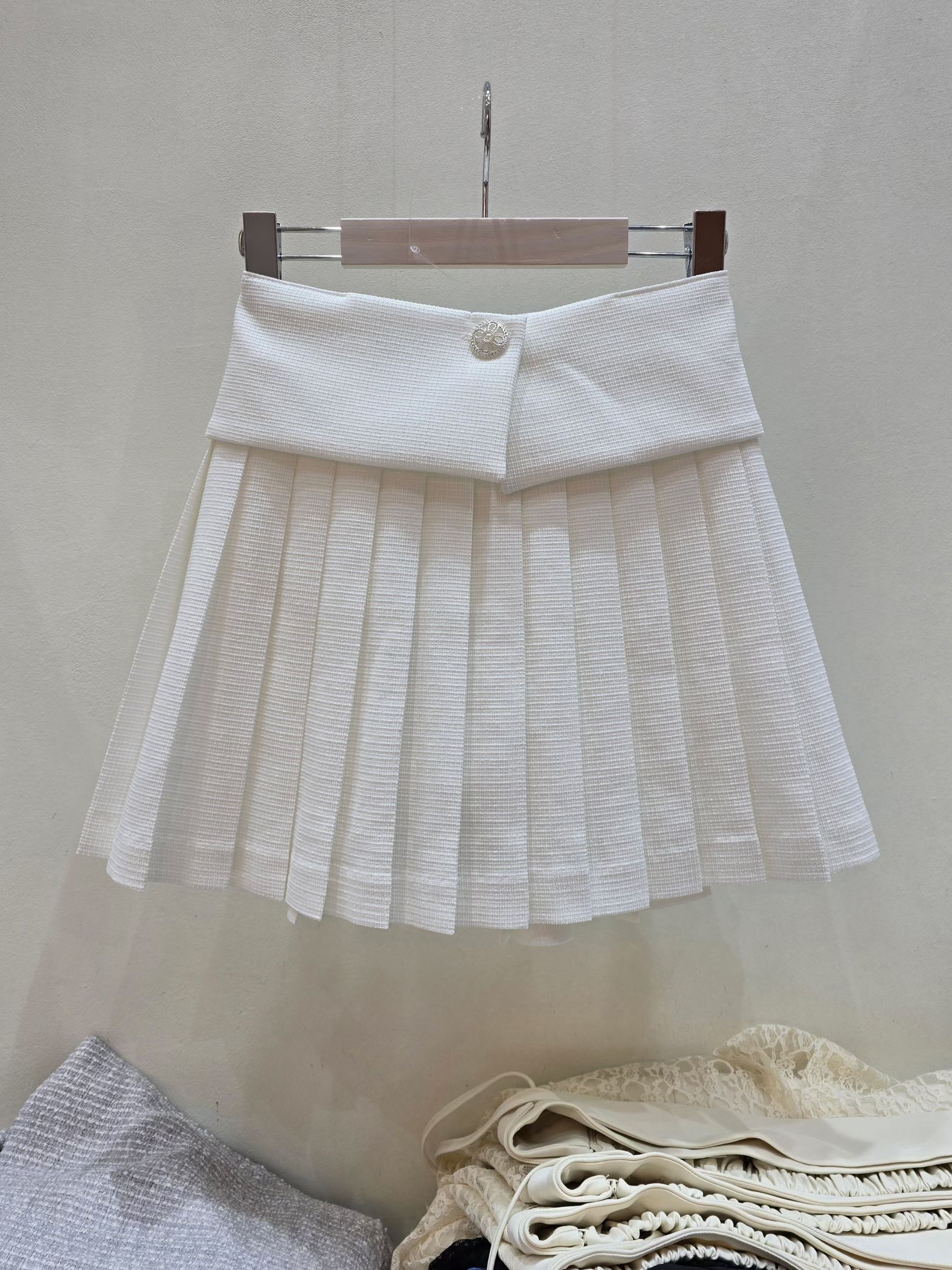 SOOMANCHAE-수만채-T韓國直郵實拍女士新品人氣短裙奶油色褶裙SOOMANCHAE短裙