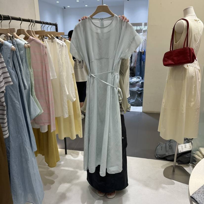 AURA韓國代購女士新款時尚熱賣26夏季人氣推薦休閑連衣裙Au ra連衣裙