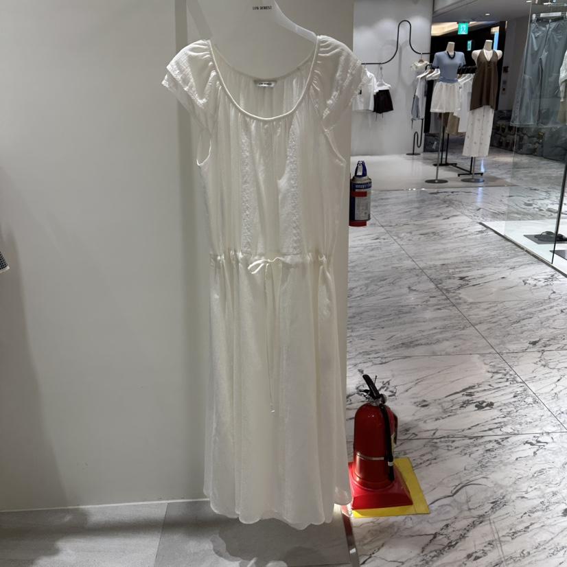 LOW MOMENT韓國東大門直郵女士新品推薦時尚熱賣連衣裙OPSLOW MOMENT連衣裙