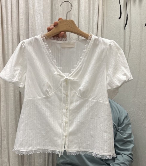 AHOY韓國直郵女裝新品26夏季休閑人氣時尚襯衫蕾絲衫泡泡袖AHOY襯衫/蕾絲衫