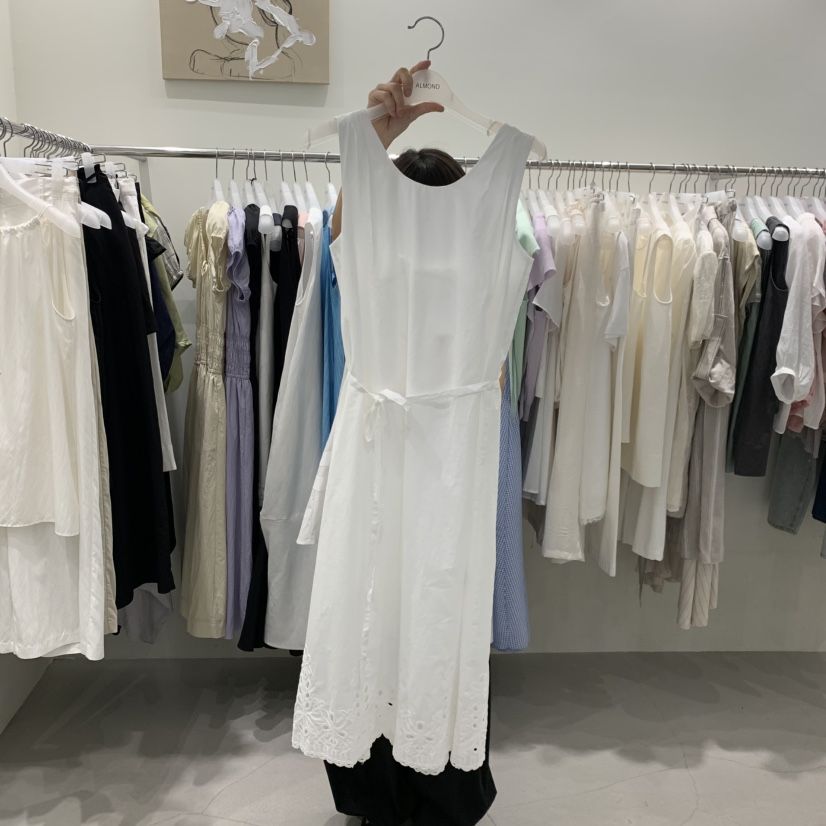 ALMOND韓國東大門代購女士新款26夏季人氣休閑連衣裙刺繡ALMOND連衣裙