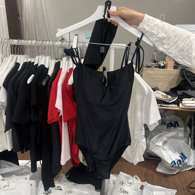 UNDERSTANDING韓國直郵實拍女裝新品休閑推薦人氣熱賣泳裝UNDERSTANDING泳裝