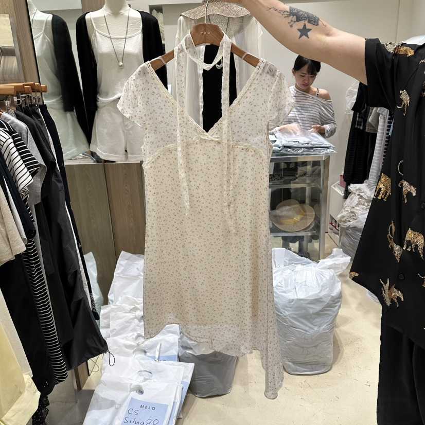 MELO東大門實拍韓國女裝新款熱賣時尚推薦連衣裙含繩系帶MELO連衣裙