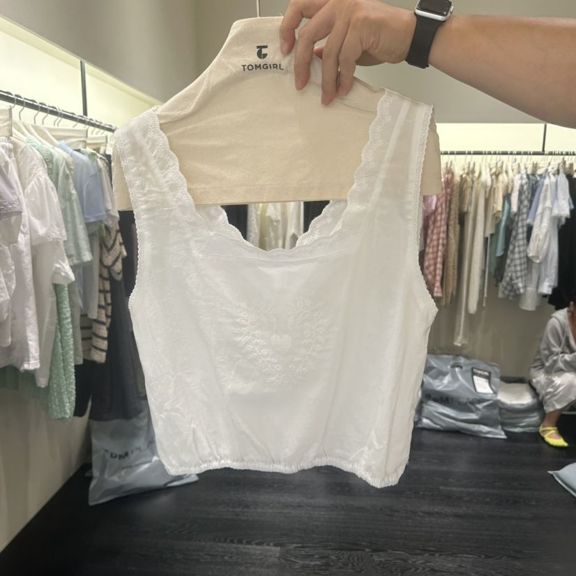 TOMGIRL東大門實拍韓國女裝新品推薦休閑人氣吊帶背心刺繡TOMGIRL吊帶/背心