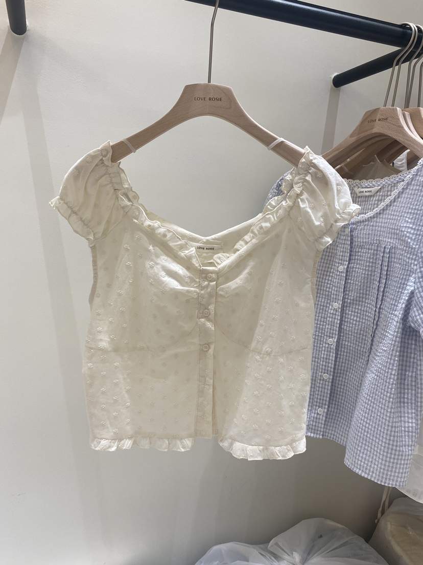 LOVE ROSIE東大門代購女士新品時尚襯衫蕾絲衫刺繡花朵褶皺LOVE ROSIE襯衫/蕾絲衫