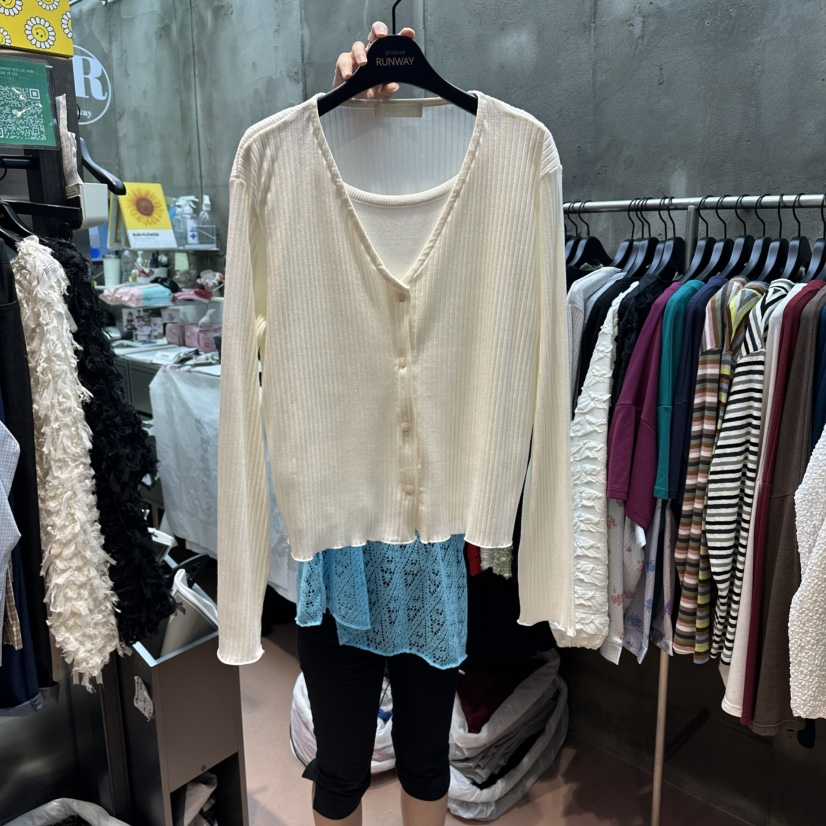 RUNWAY-런웨이東大門代購女裝新品時尚推薦真品熱賣長袖T恤RUNWAY-런웨이長袖T恤