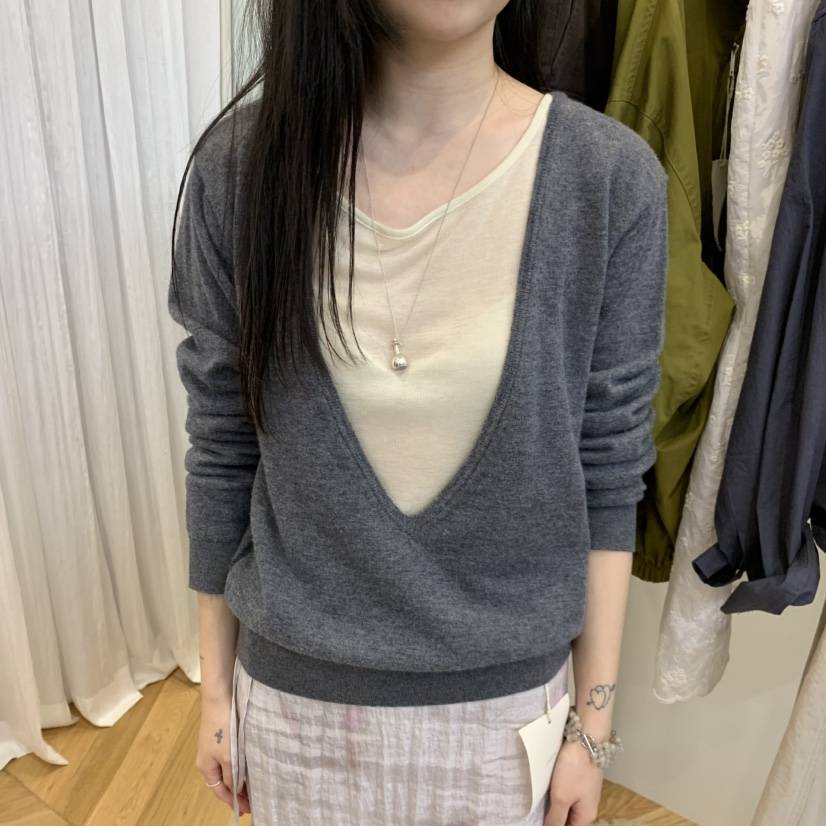 JINSIM東大門直郵女裝新品真品人氣針織衫不含內搭V領深VJINSIM針織衫
