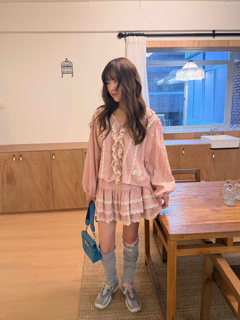 BOUTIQUE-L東大門直郵女士新品時尚真品人氣熱賣襯衫蕾絲衫BOUTIQUE-L襯衫/蕾絲衫
