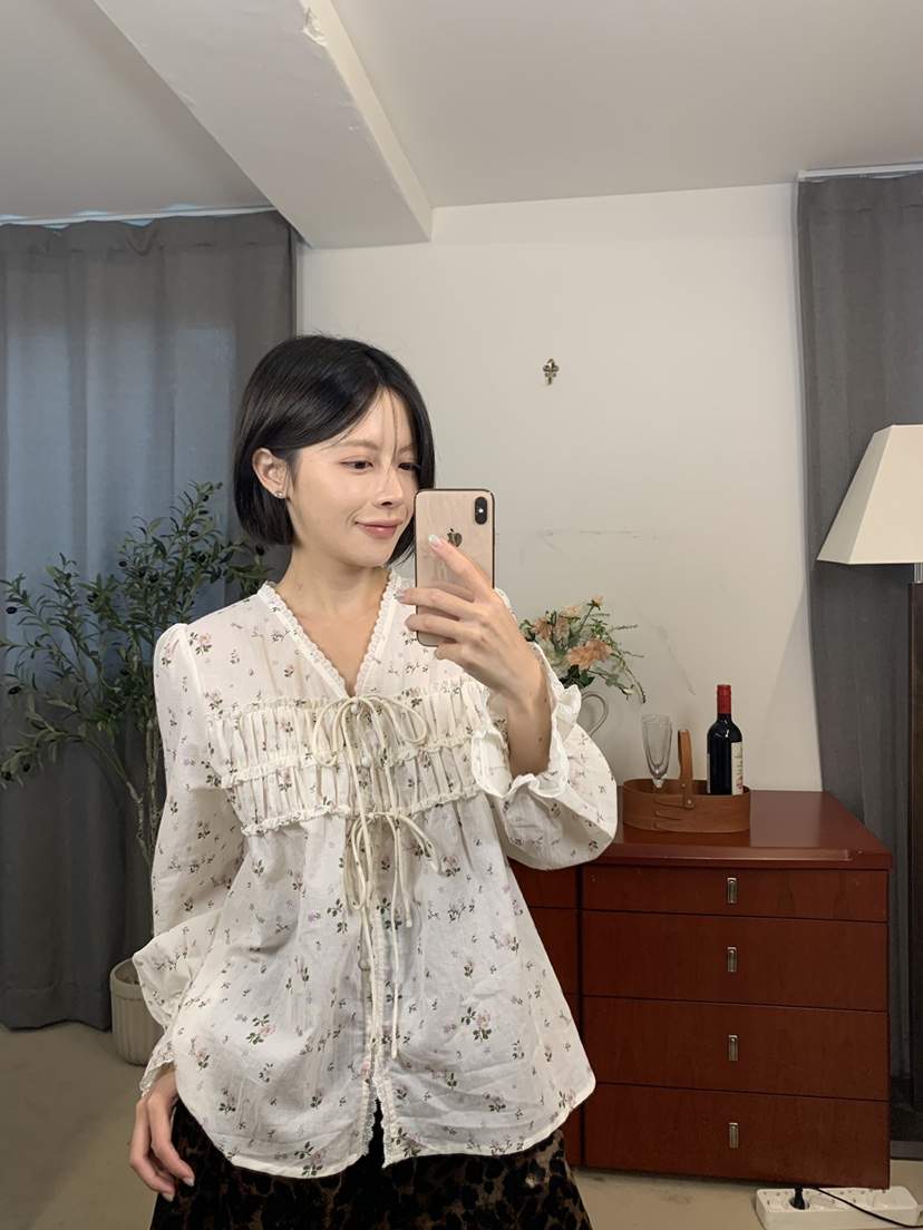 FABRIC東大門實拍女裝新品真品人氣休閑推薦襯衫蕾絲衫花朵FABRIC襯衫/蕾絲衫