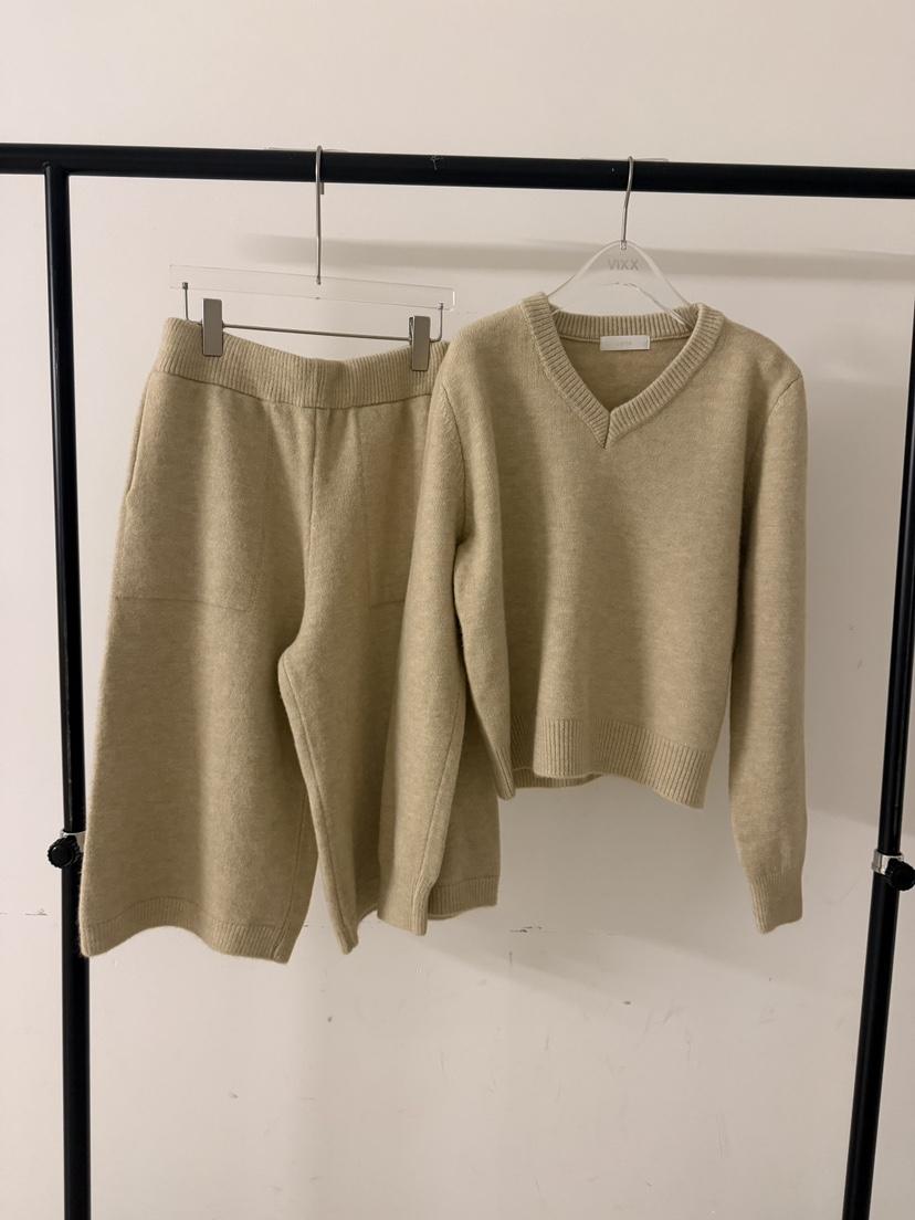 LATTE-P東大門直郵女裝新品人氣熱賣時尚真品套裝V領套裝LATTE-P套裝