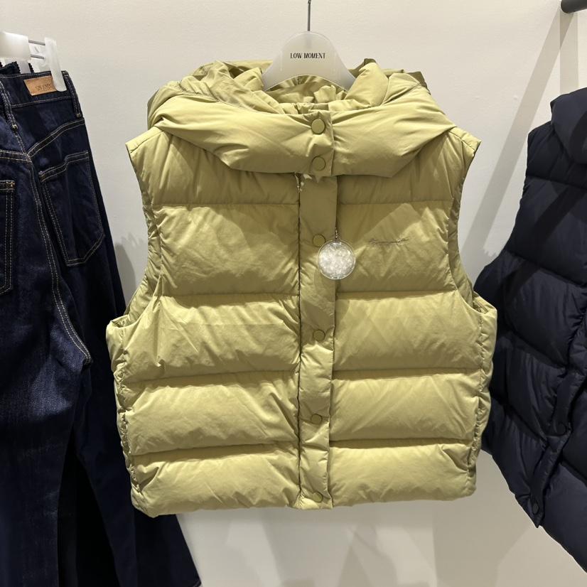 LOW MOMENT韓國直郵女裝新品真品時尚人氣推薦馬甲連帽鴨絨LOW MOMENT馬甲