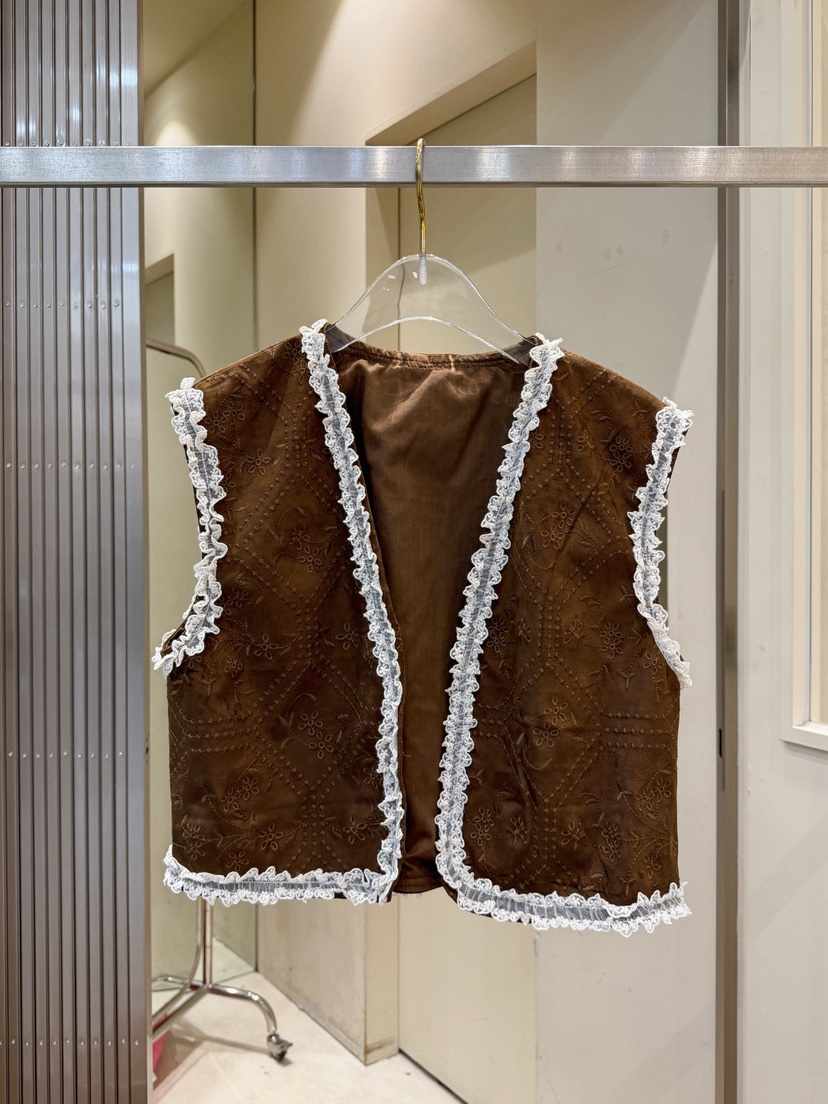 81 MARKET-L東大門實拍女裝新款休閑熱賣馬甲絨面革刺繡81 MARKET-L馬甲
