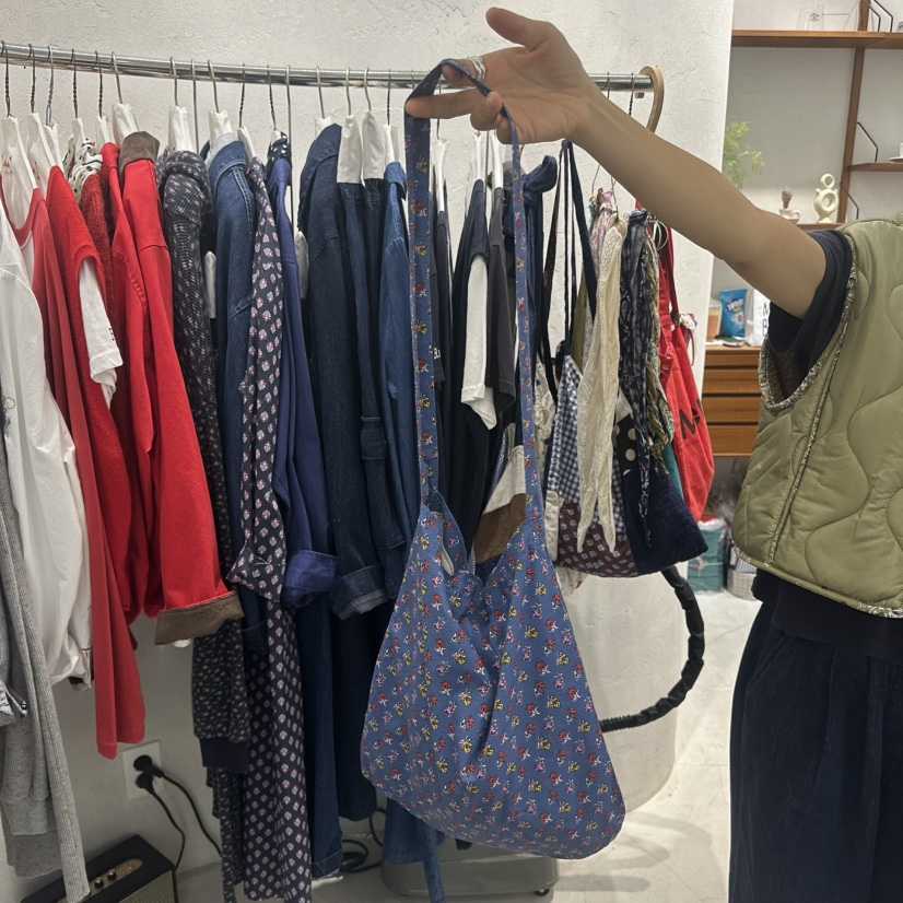 AT NOTE韓國直郵女裝新款推薦人氣熱賣時尚單肩斜跨包絲帶AT NOTE單肩/斜跨包