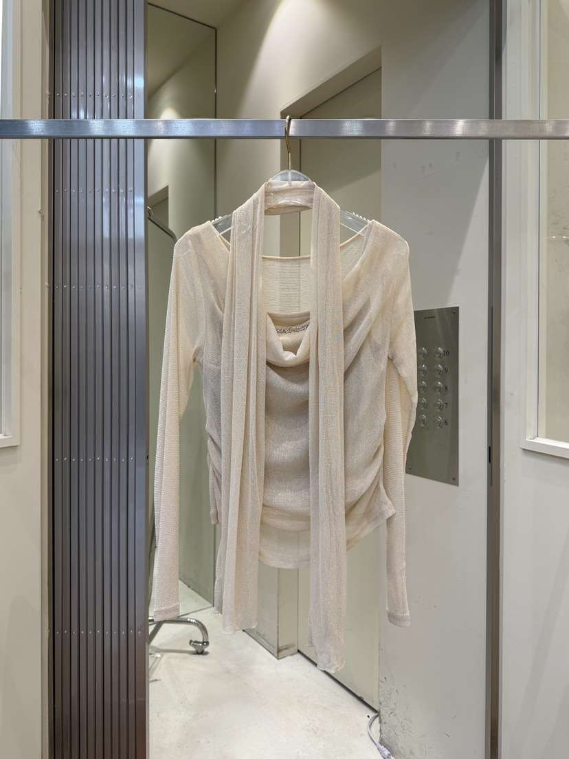 81 MARKET-L東大門直郵女裝新品熱賣推薦長袖T恤含圍巾81 MARKET-L長袖T恤