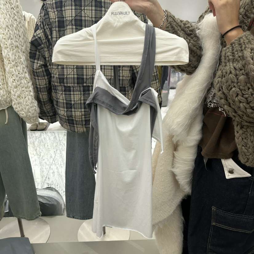R U VAULT韓國直郵女士新品時尚人氣休閑吊帶背心撞色褶邊R U VAULT吊帶/背心