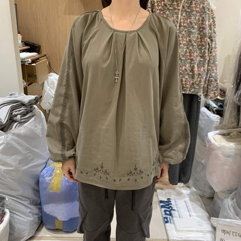 HOWFF東大門實拍女裝新品人氣時尚真品襯衫蕾絲衫刺繡蕾絲HOWFF襯衫/蕾絲衫