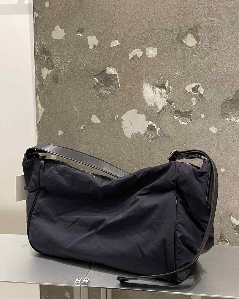 MUCH MORE/JACKPOT韓國直郵26秋冬軟質褶皺中包單肩斜跨包拉鏈MUCH MORE/JACKPOT單肩/斜跨包