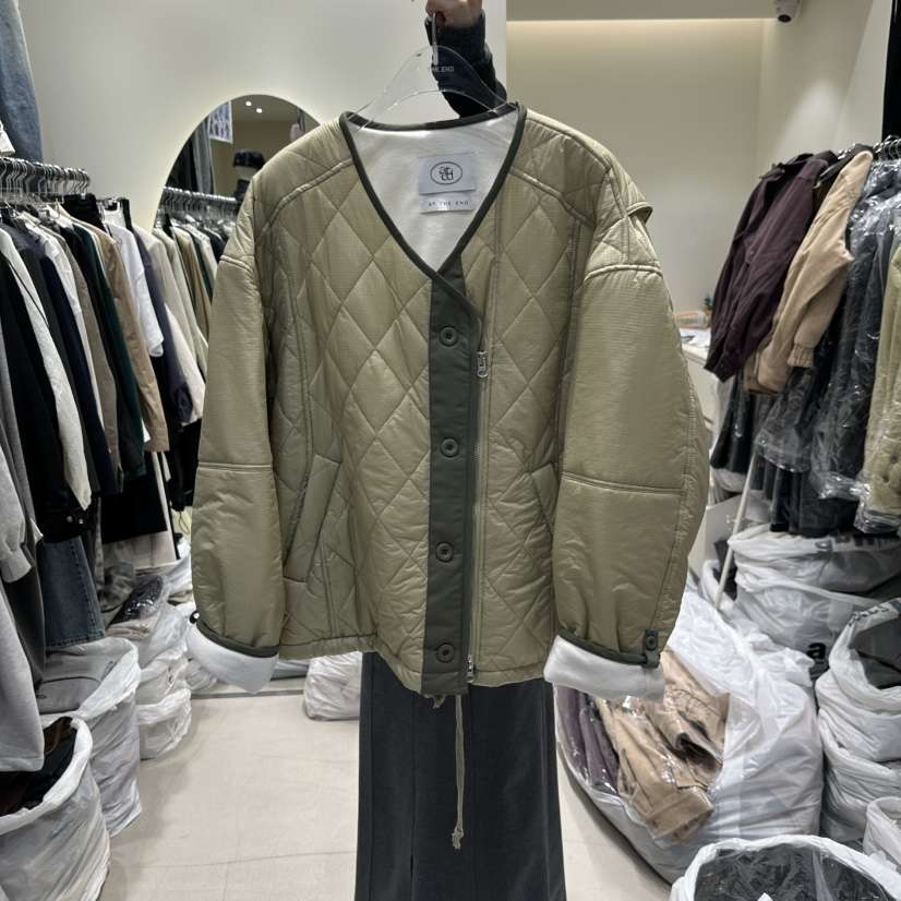 AT THE END韓國代購26秋季V領絎縫棉服短款棉服可調節V領口袋AT THE END短款棉服