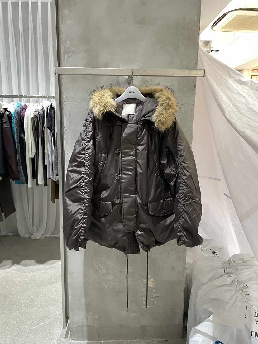 NUESE韓國代購26秋季毛領抽褶短款鴨絨服短款羽絨服口袋填充寬NUESE短款羽絨服