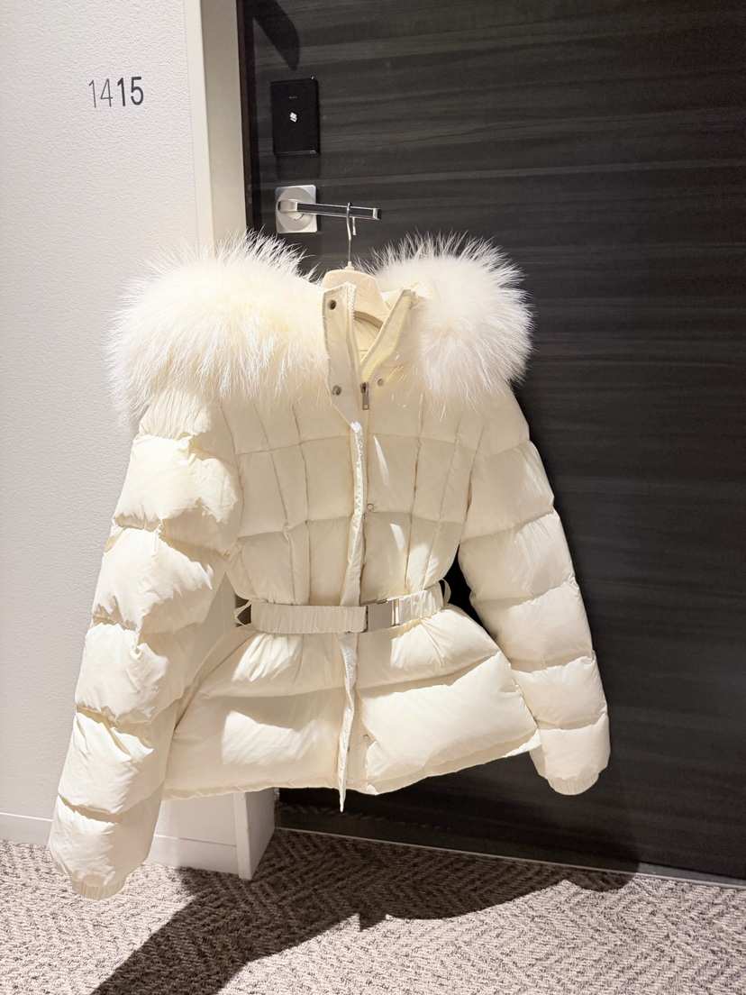 LAVIEU東大門實拍26秋冬收腰毛領短款羽絨服含腰帶浣熊撞色絎LAVIEU短款羽絨服