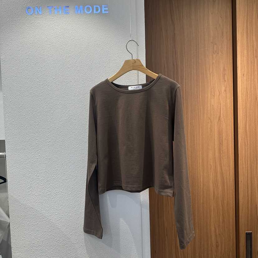 ON THE MODE東大門代購26秋冬短款圓領長袖T恤短款絲綢圓領ON THE MODE長袖T恤