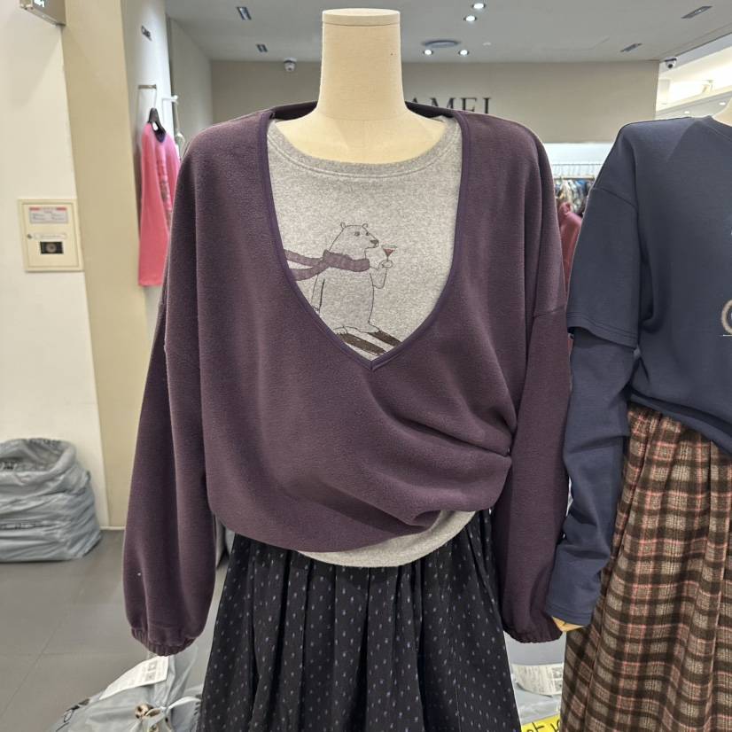 COM_BO東大門代購26秋冬V領搖粒絨上衣長袖T恤不含內搭V領落肩COM_BO長袖T恤