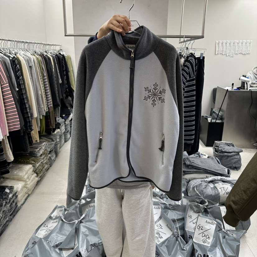 ANDE韓國直郵26秋冬雪花刺繡搖粒絨立領衛衣拉鏈開合插肩袖口ANDE衛衣