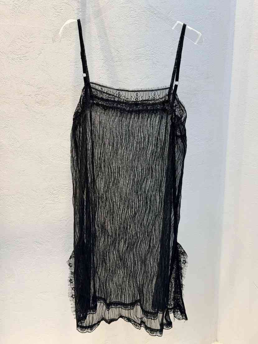 BLACK BIJOU東大門代購26秋冬褶皺蕾絲吊帶裙連衣裙可調節蕾絲BLACK BIJOU連衣裙