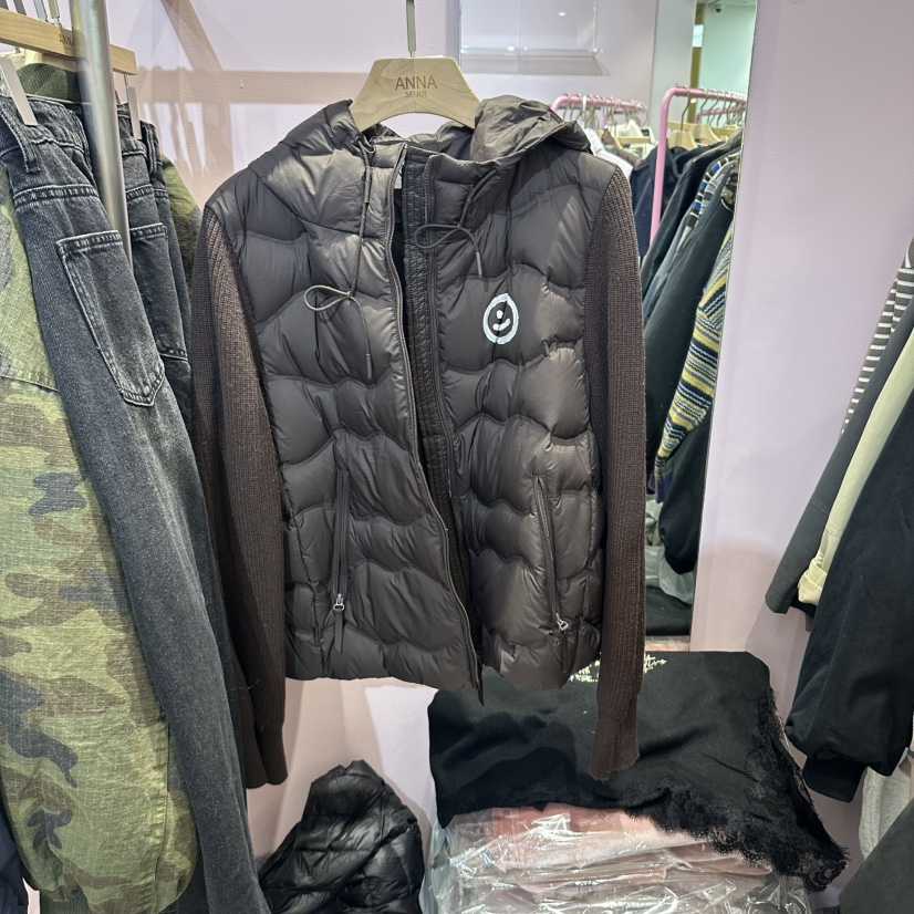 ANNA韓國代購26秋冬拼接袖連帽短款羽絨服拉鏈開合羽絨服口袋ANNA短款羽絨服