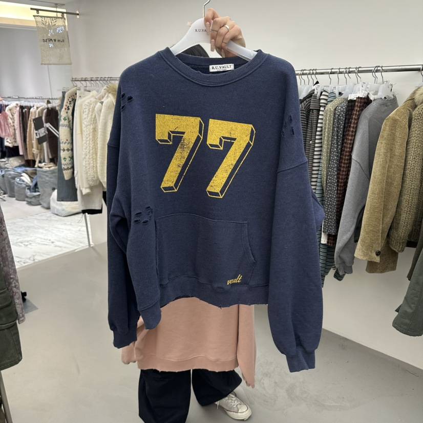 R U VAULT韓國代購26秋冬做舊破洞77印花衛衣口袋破洞做舊落肩R U VAULT衛衣