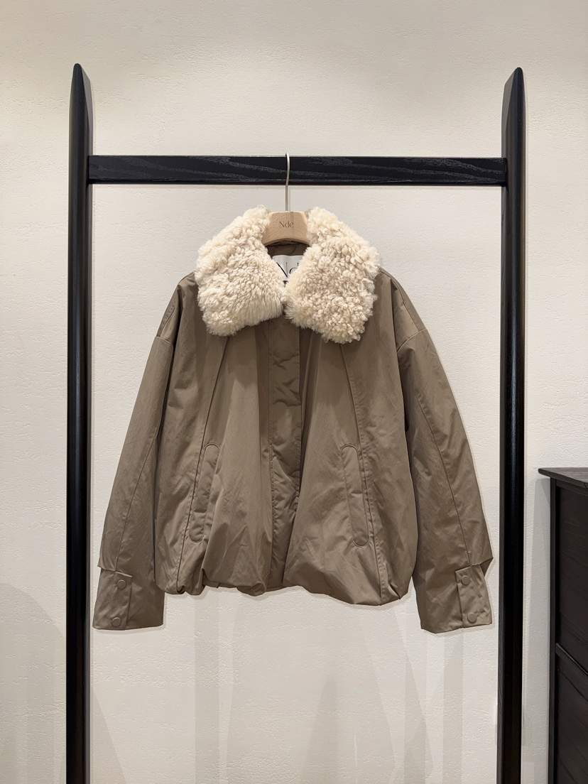 BOHEME_NDE韓國代購26秋冬毛領短款羽絨服羊皮落肩紐扣絎縫BOHEME_NDE短款羽絨服