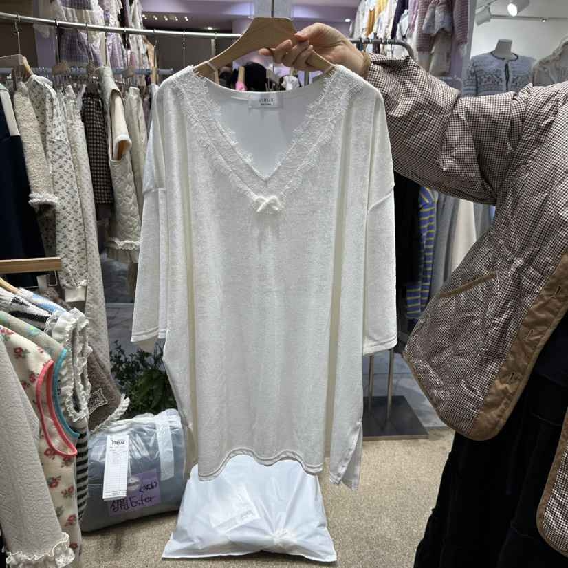 VIRUS東大門實拍26秋冬絲絨蕾絲V領中袖T恤蝴蝶結裝飾天鵝絨VVIRUST恤