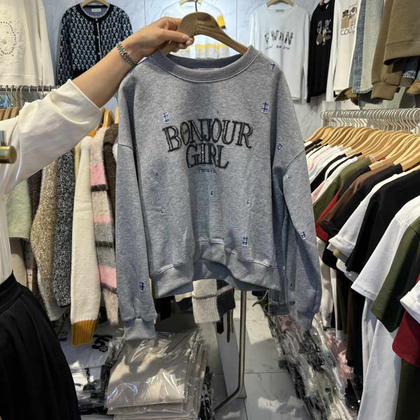 COCO HOLIC東大門實拍26秋冬刺繡格紋圓領短款衛衣格紋落肩圓COCO HOLIC衛衣